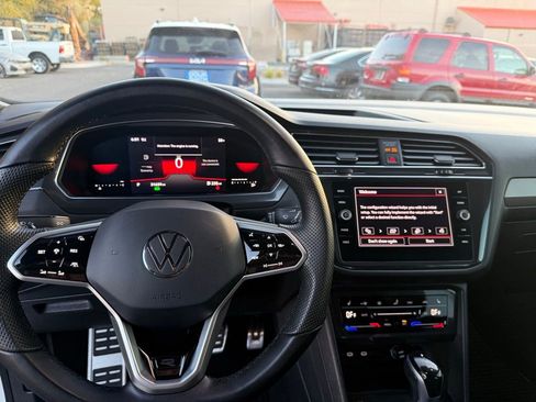Used 2023 Volkswagen Tiguan SE R-Line image 17