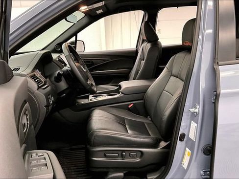 Used 2025 Honda Passport TrailSport image 24