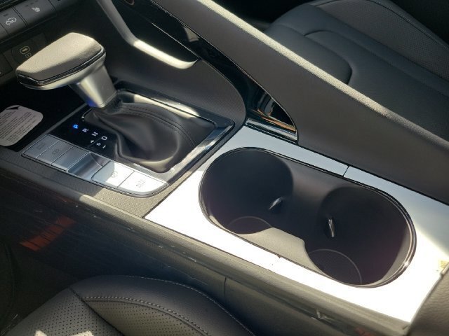 New 2026 Hyundai Elantra Limited FWD image 16