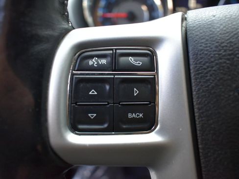 Used 2014 Chrysler Town & Country Touring-L w/ Driver Convenience Group FWD image 13