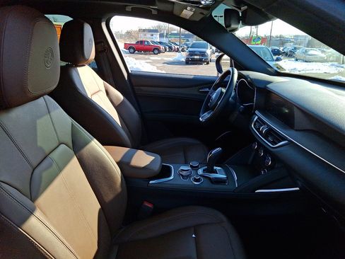 Used 2023 Alfa Romeo Stelvio Ti image 12