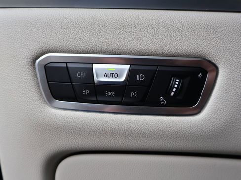 Used 2023 BMW X7 xDrive40i w/ M Sport Package AWD/4WD image 39