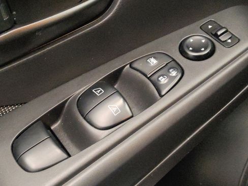 Used 2020 Nissan Kicks S FWD image 27