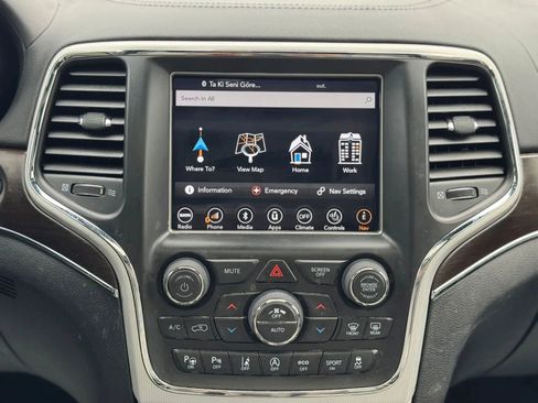 Used 2018 Jeep Grand Cherokee Limited AWD/4WD image 25