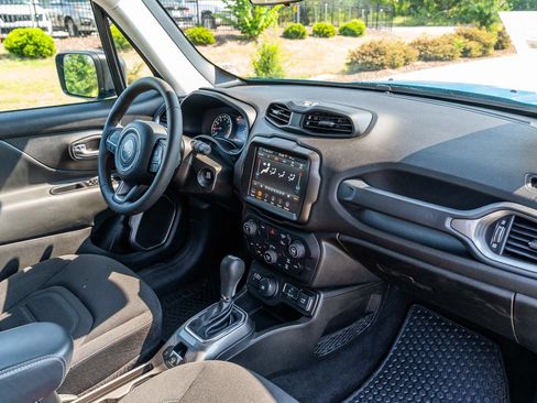Used 2022 Jeep Renegade Latitude AWD/4WD image 12