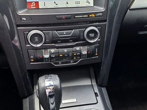 Used 2018 Ford Explorer XLT w/ Equipment Group 202A FWD image 26