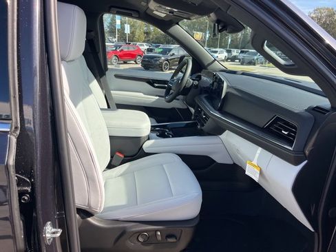 New 2025 Chevrolet Suburban Premier image 39