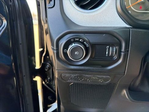 Used 2024 Jeep Wrangler Sahara image 20