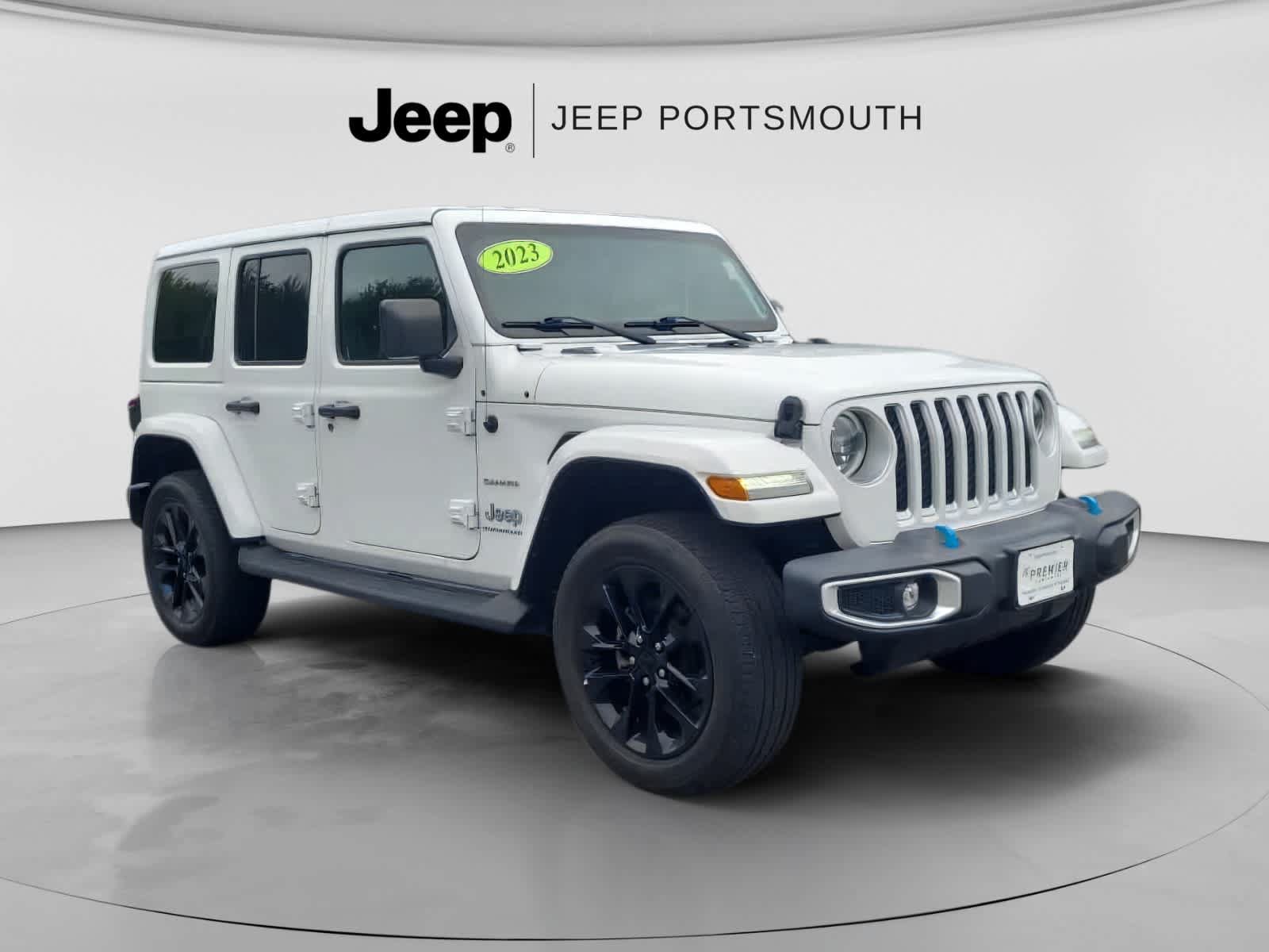 Used 2023 Jeep Wrangler Unlimited Sahara w/ Cold Weather Group AWD/4WD image 3