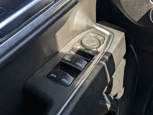 Used 2025 GMC Sierra 1500 SLT AWD/4WD image 19