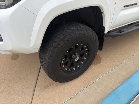 Used 2020 Toyota Tacoma TRD Sport image 27