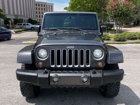 Used 2018 Jeep Wrangler Unlimited Sahara w/ Connectivity Group AWD/4WD image 8