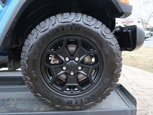 Used 2023 Jeep Gladiator Willys image 41