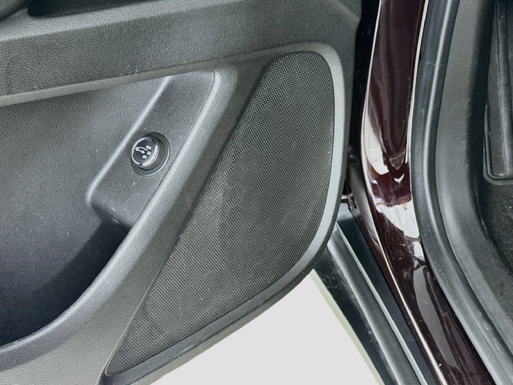 Used 2020 Chevrolet Traverse LT FWD image 20