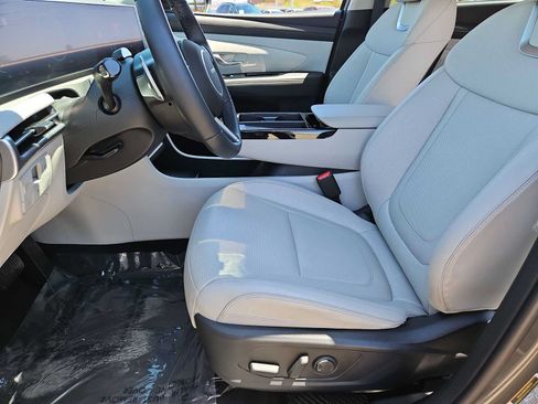 Used 2025 Hyundai Tucson Limited AWD/4WD image 16