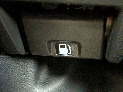 Used 2024 Nissan Sentra SV image 29