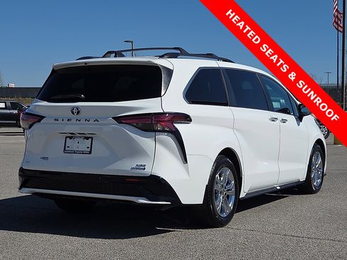 Used 2023 Toyota Sienna XSE w/ XSE Plus Package image 5