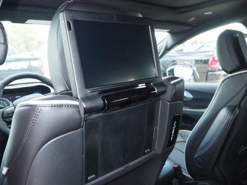 New 2026 Chrysler Pacifica Limited w/ Uconnect Theater Family Group image 18