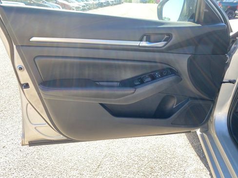 Used 2024 Nissan Altima 2.5 SR FWD image 18