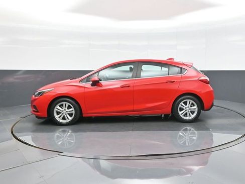 Used 2017 Chevrolet Cruze LT w/ Convenience Package FWD image 4