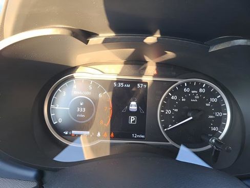 New 2025 Nissan Versa SV w/ Trunk Package image 9