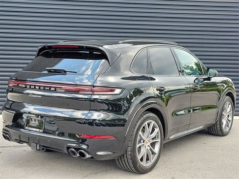 Used 2025 Porsche Cayenne image 7