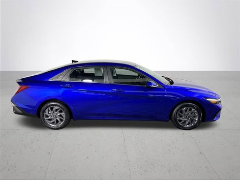 Used 2024 Hyundai Elantra SEL FWD image 5