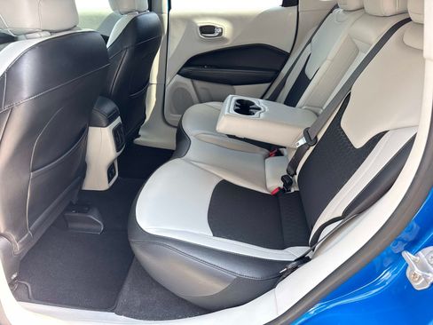 Used 2019 Jeep Compass Latitude w/ Popular Equipment Group FWD image 15