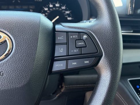 Certified 2026 Toyota Sienna LE FWD image 39
