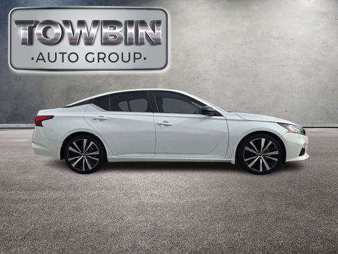 Used 2021 Nissan Altima 2.5 SR w/ SR Premium Package image 3