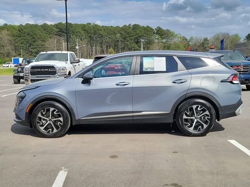 Used 2025 Kia Sportage EX image 6