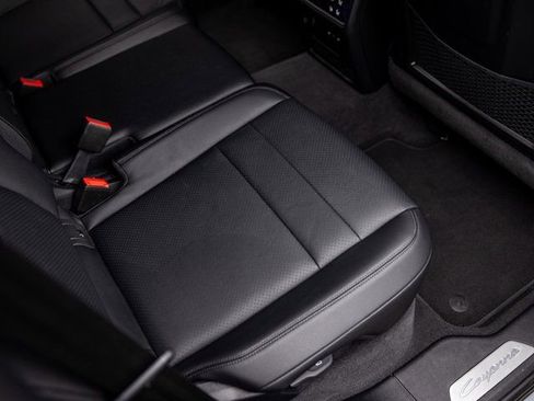 Certified 2025 Porsche Cayenne image 38