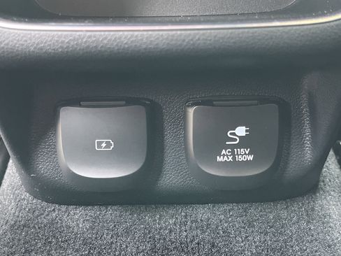 Used 2025 Genesis GV70 3.5T Sport w/ Sport Advanced Package image 23