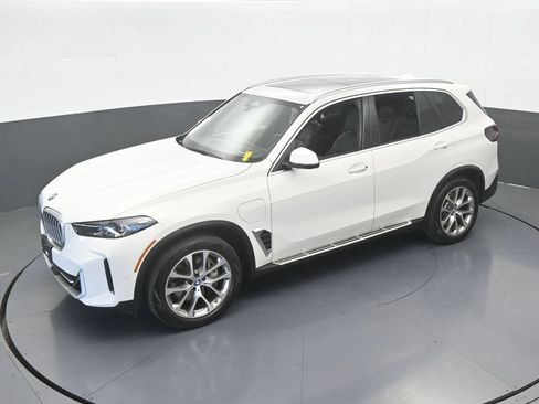Used 2025 BMW X5 xDrive50e AWD/4WD image 50