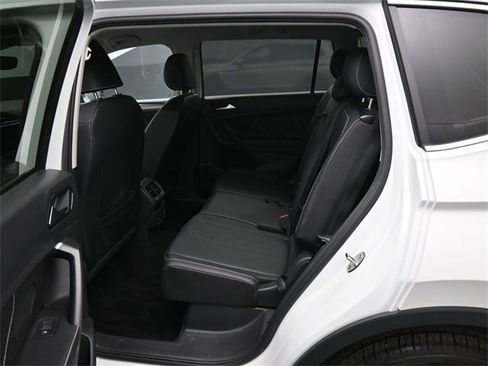 Used 2023 Volkswagen Tiguan SE image 28