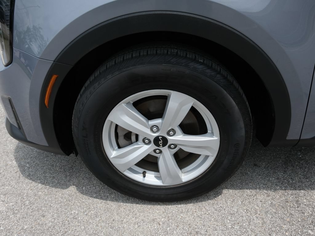 Used 2025 Kia Sorento LX FWD image 13
