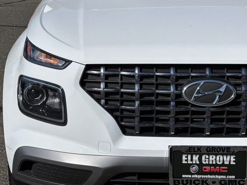 Used 2025 Hyundai Venue SEL FWD image 44