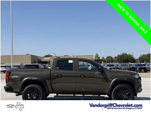 Used 2024 Chevrolet Colorado Trail Boss w/ Advanced Trailering Package AWD/4WD image 3
