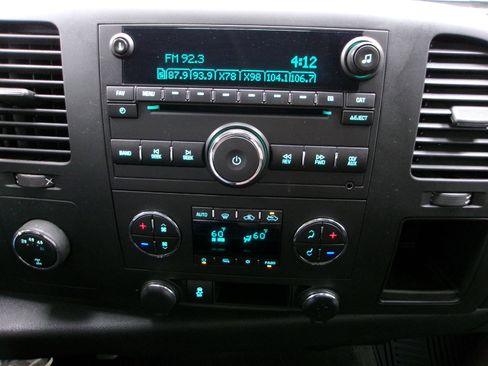 Used 2014 Chevrolet Silverado 2500 LT w/ Interior Plus Package AWD/4WD image 6