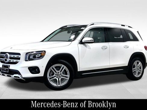 Used 2023 Mercedes-Benz GLB 250 4MATIC image 3