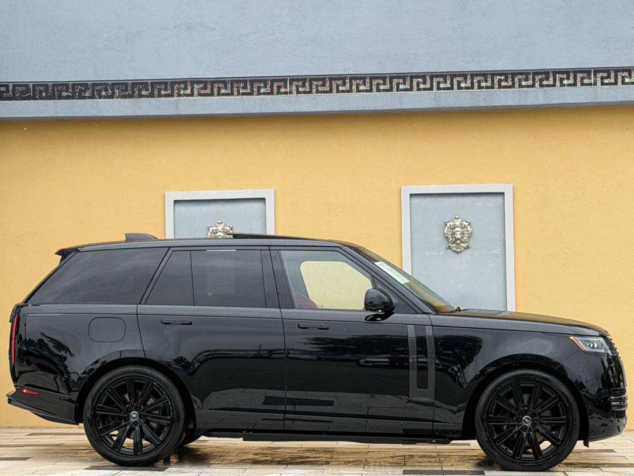 Used 2025 Land Rover Range Rover SE AWD/4WD image 9