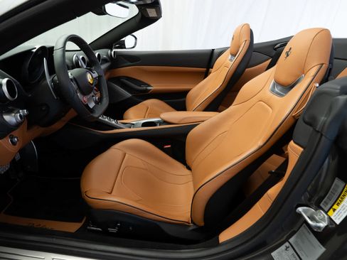 Certified 2019 Ferrari Portofino image 9