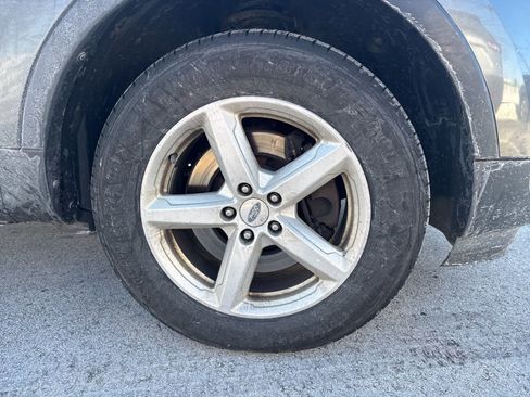 Used 2017 Ford Explorer XLT w/ Equipment Group 202A image 9