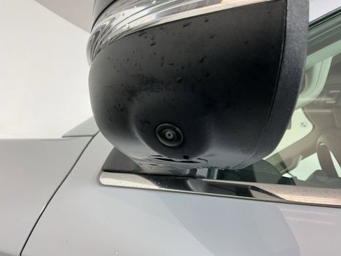 Used 2025 Ford Expedition Platinum image 9