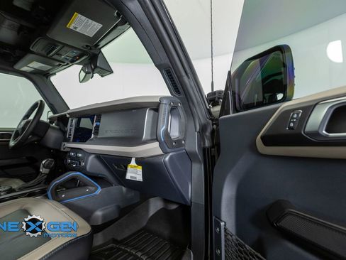 Used 2024 Ford Bronco Wildtrak image 39