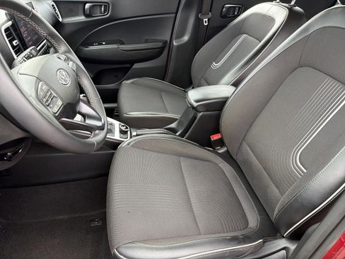 Used 2023 Hyundai Venue Limited w/ Cargo Package image 25