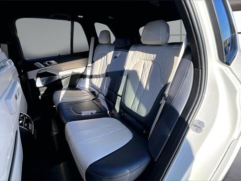 Used 2021 BMW X5 M50i w/ Executive Package image 26