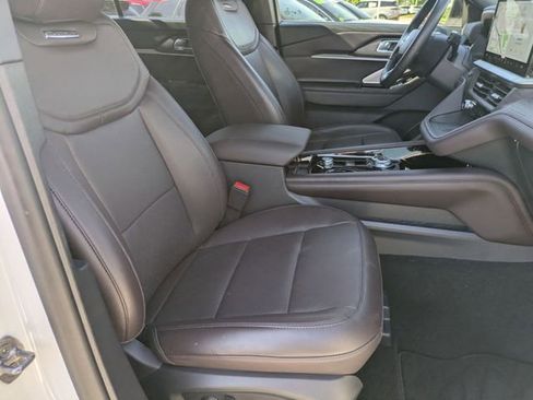 Used 2025 Ford Explorer Platinum RWD image 31