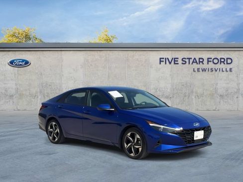 Used 2023 Hyundai Elantra SEL w/ Convenience Package FWD image 2
