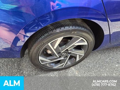 Used 2025 Hyundai Elantra Sport image 11